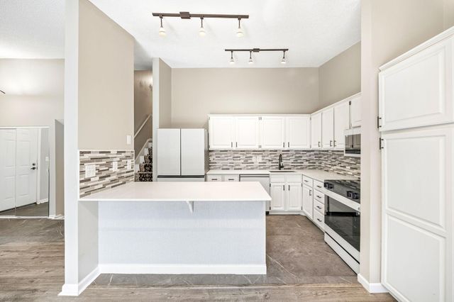 9712 Cimarron Circle, Minnetonka, MN 55305