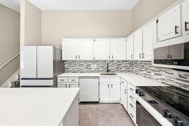 9712 Cimarron Circle, Minnetonka, MN 55305