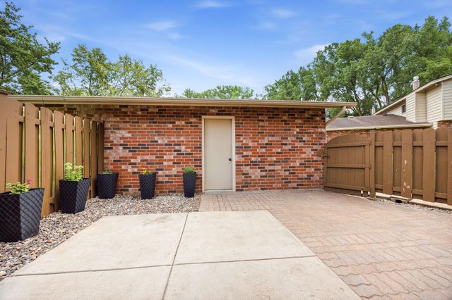9712 Cimarron Circle, Minnetonka, MN 55305