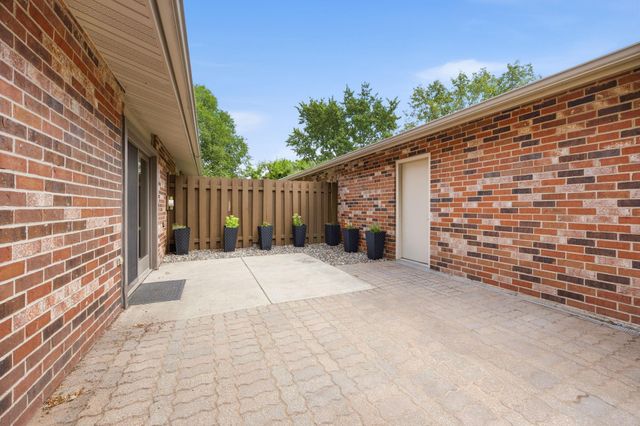 9712 Cimarron Circle, Minnetonka, MN 55305