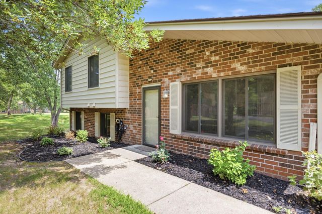9712 Cimarron Circle, Minnetonka, MN 55305