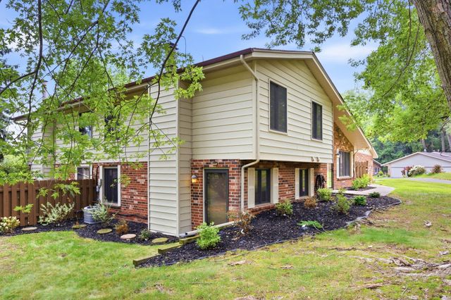 9712 Cimarron Circle, Minnetonka, MN 55305