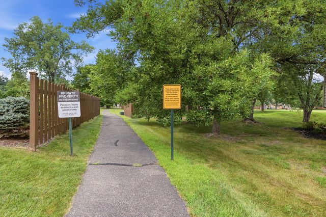 9712 Cimarron Circle, Minnetonka, MN 55305