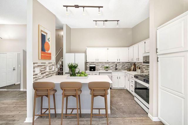 9712 Cimarron Circle, Minnetonka, MN 55305