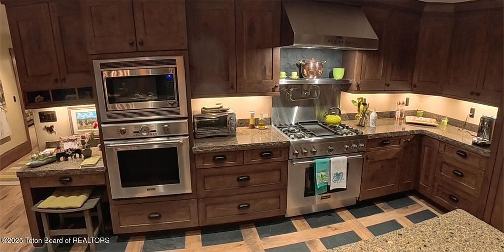 592 AIRPORT DR 7, Alpine, WY 83128 photo 10