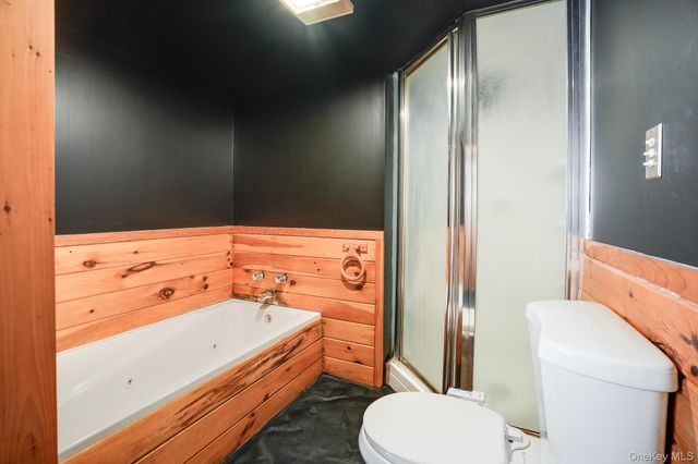 62 Netherwood Plaza, Hyde Park, NY 12578