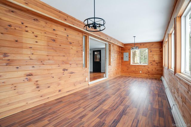 62 Netherwood Plaza, Hyde Park, NY 12578