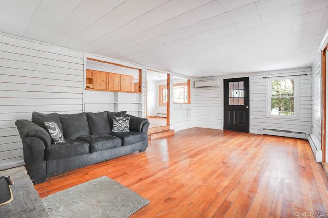 62 Netherwood Plaza, Hyde Park, NY 12578