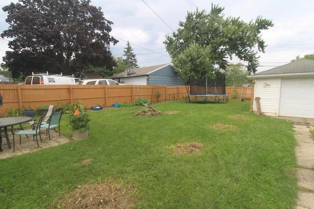 4518 W Tripoli AVENUE, Milwaukee, WI 53220