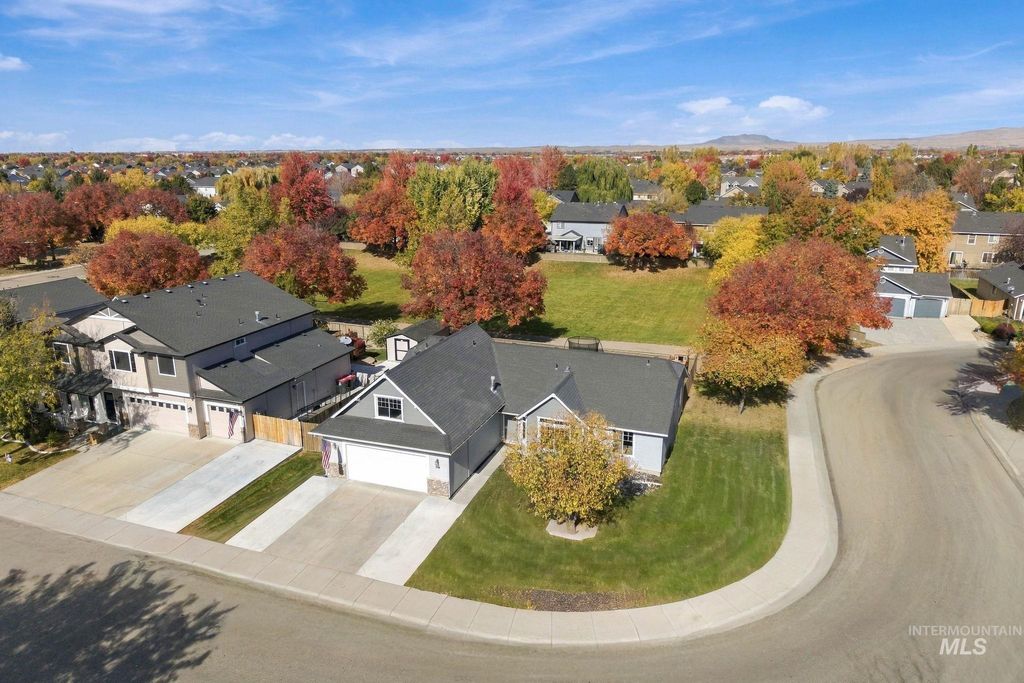 194 E Cornell Drive, Meridian, ID 83646 photo 3