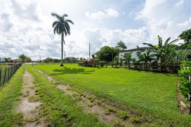 1921 SW 112th Avenue, Davie, FL 33325