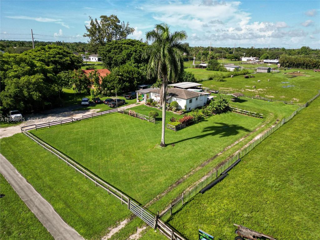 1921 SW 112th Avenue, Davie, FL 33325