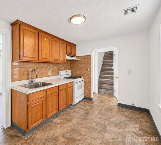 23 Union Street, Carteret, NJ 07008