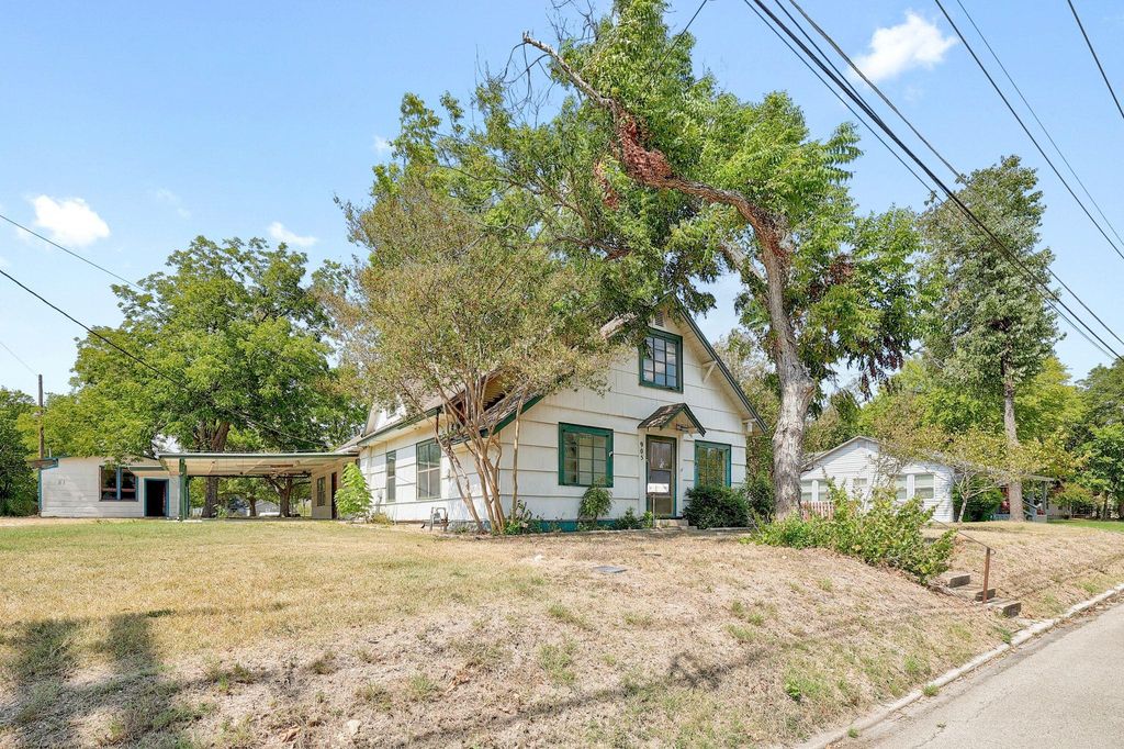 905 Kimbro ST, Taylor, TX 76574