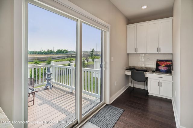 14 Kelly Way, Tinton Falls, NJ 07724