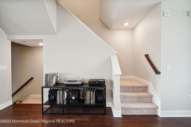 14 Kelly Way, Tinton Falls, NJ 07724