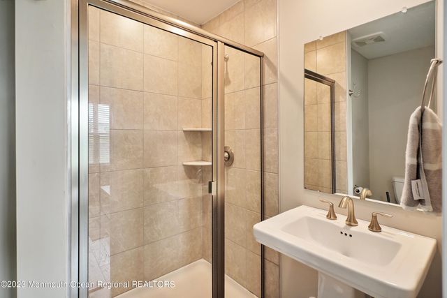 14 Kelly Way, Tinton Falls, NJ 07724