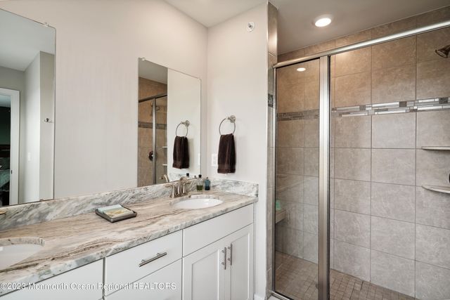 14 Kelly Way, Tinton Falls, NJ 07724