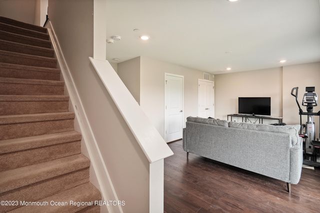 14 Kelly Way, Tinton Falls, NJ 07724