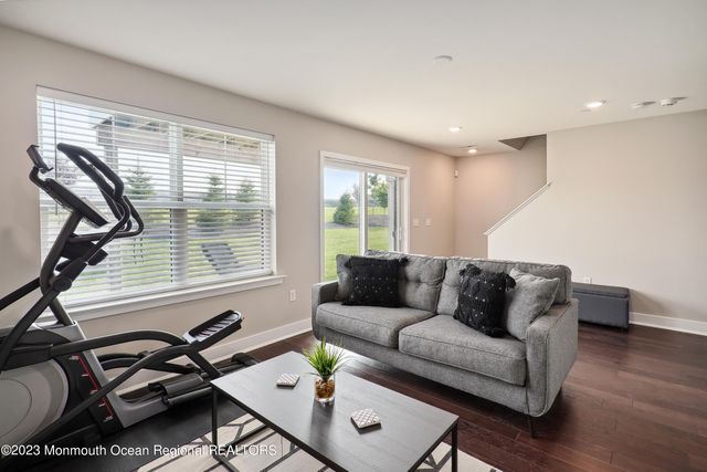 14 Kelly Way, Tinton Falls, NJ 07724