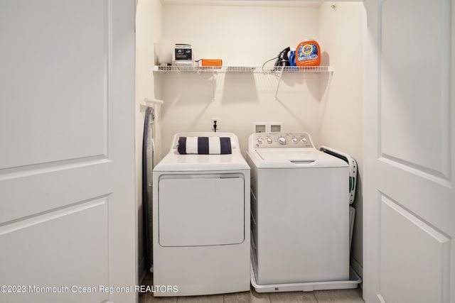 14 Kelly Way, Tinton Falls, NJ 07724