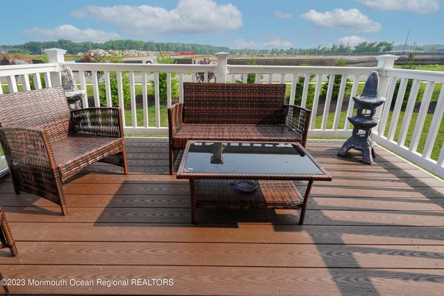 14 Kelly Way, Tinton Falls, NJ 07724