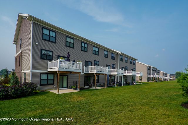 14 Kelly Way, Tinton Falls, NJ 07724