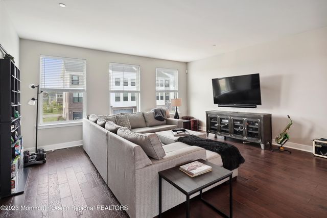 14 Kelly Way, Tinton Falls, NJ 07724