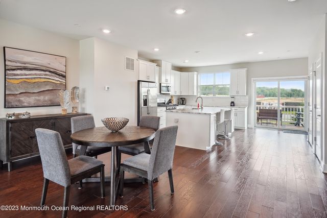 14 Kelly Way, Tinton Falls, NJ 07724