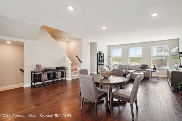 14 Kelly Way, Tinton Falls, NJ 07724