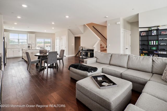 14 Kelly Way, Tinton Falls, NJ 07724