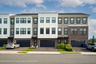 14 Kelly Way, Tinton Falls, NJ 07724