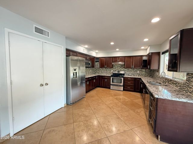 18220 N 45th Street, Phoenix, AZ 85032