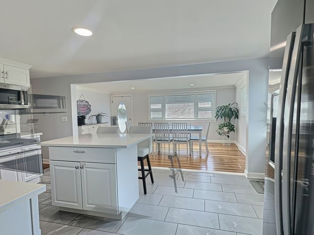 2 Mcfarlin Rd, Carver, MA 02330