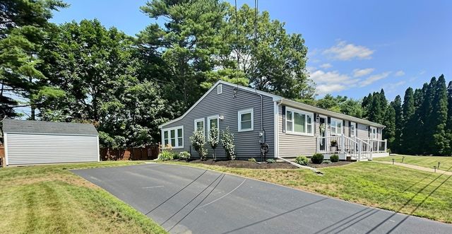2 Mcfarlin Rd, Carver, MA 02330