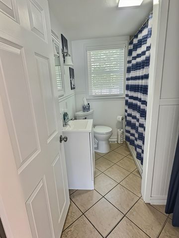 2 Mcfarlin Rd, Carver, MA 02330