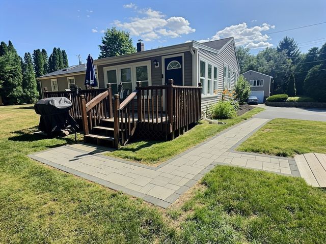2 Mcfarlin Rd, Carver, MA 02330