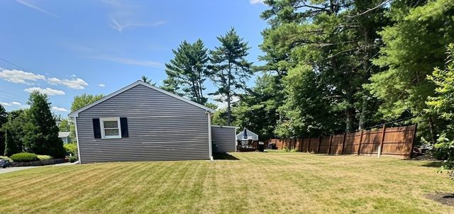 2 Mcfarlin Rd, Carver, MA 02330