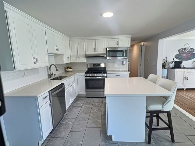 2 Mcfarlin Rd, Carver, MA 02330