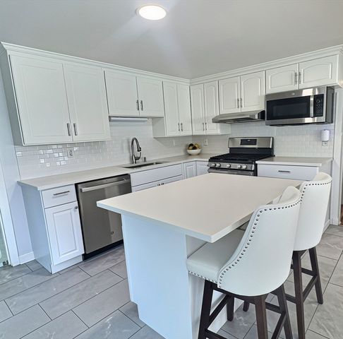 2 Mcfarlin Rd, Carver, MA 02330