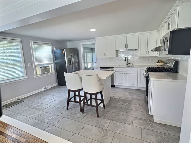 2 Mcfarlin Rd, Carver, MA 02330