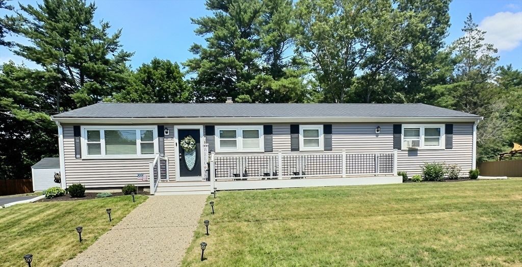 2 Mcfarlin Rd, Carver, MA 02330