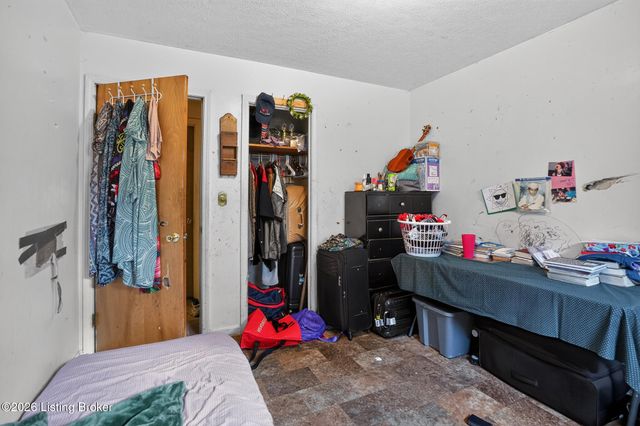 815 Iroquois Ave, Louisville, KY 40214