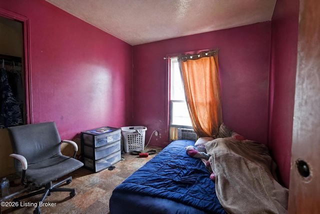 815 Iroquois Ave, Louisville, KY 40214