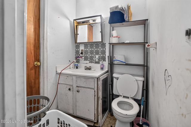 815 Iroquois Ave, Louisville, KY 40214