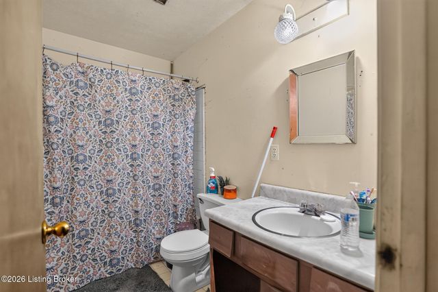 815 Iroquois Ave, Louisville, KY 40214