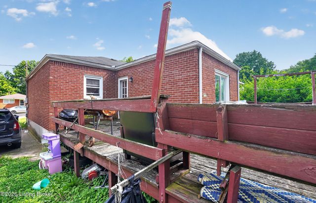 815 Iroquois Ave, Louisville, KY 40214