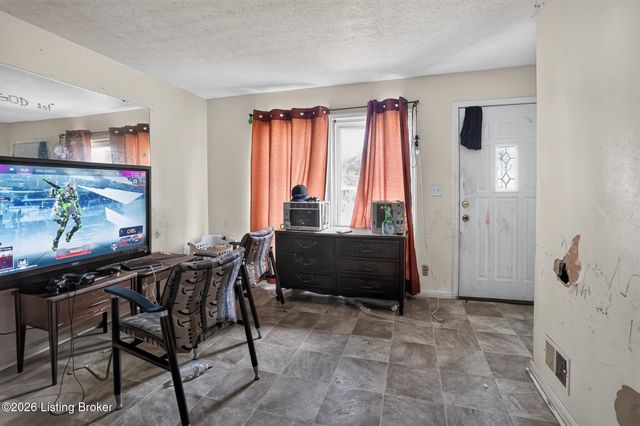 815 Iroquois Ave, Louisville, KY 40214