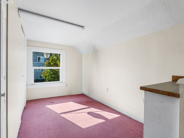 2057 Se 122nd Ave, Portland, OR 97233