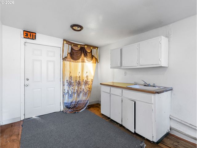 2057 Se 122nd Ave, Portland, OR 97233